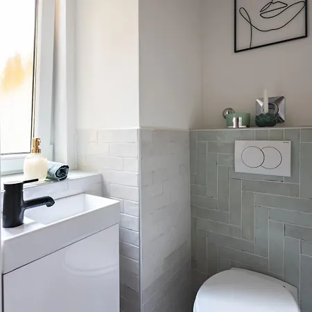 Chic & Cosy Dob Street Hidden Gem